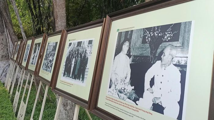 Một loạt ảnh tư liệu quý về Chủ tịch Hồ Chí Minh được giới thiệu tại triển lãm.
