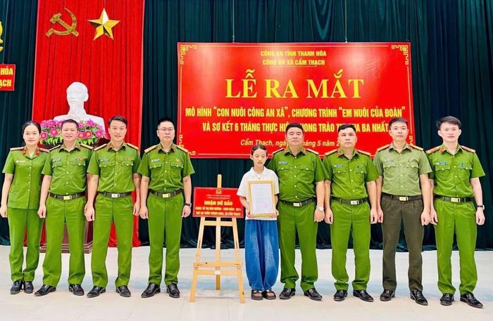Cháu Hương được Công an xã Cẩm Thạch hỗ trợ mỗi tháng 1 triệu đồng cho đến khi cháu đủ 18 tuổi.