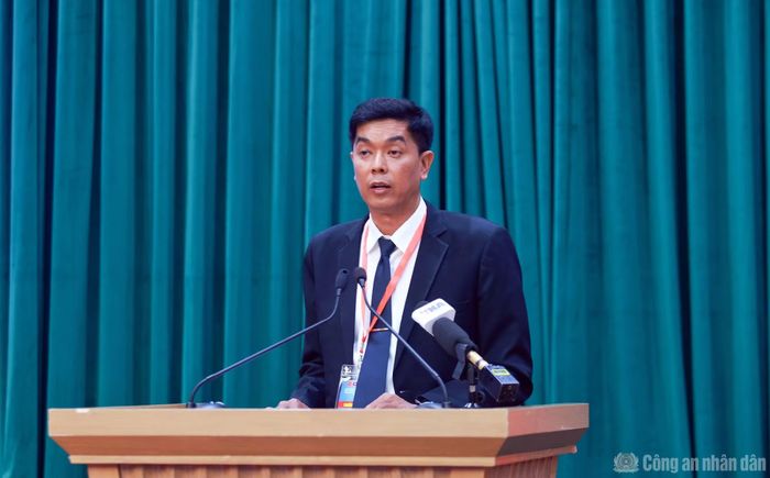 Đại tá Zaw Lin phát biểu tại hội nghị.