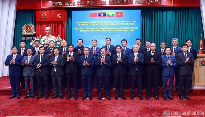 Thứ trưởng Nguyễn Văn Long và Trưởng đoàn các nước Việt Nam, Trung Quốc, Lào, Myanmar cùng các đại biểu.