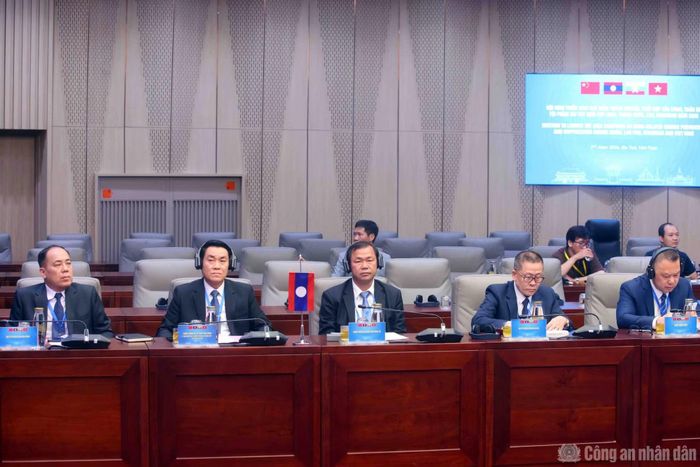 Các đại biểu dự hội nghị.