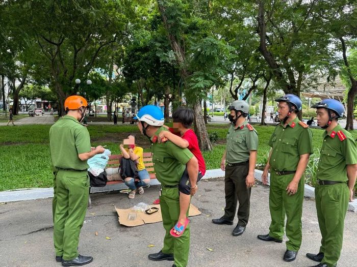 Công an các địa phương tăng cường công tác xử lý, lập hồ sơ và quản lý người lang thang xin ăn trên địa bàn TP Hồ Chí Minh.