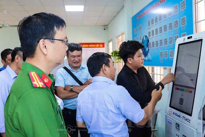 Hệ thống AI Kiosk tích hợp nhiều tính năng chuyên dụng giúp mọi người dân tự thực hiện các thủ tục hành chính công dễ dàng.