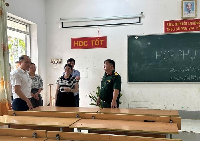 Đoàn kiểm tra số 5 Ban Chỉ đạo các kỳ thi cấp tỉnh kiểm tra thi tốt nghiệp năm 2026 tại điểm thi Trường THPT Thông Nông.