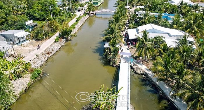 Hạ tầng giao thông nông thôn ngày càng hoàn thiện. (Ảnh: Hữu Thọ)