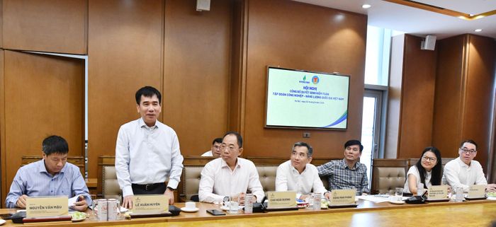 Lãnh đạo Tập đoàn Công nghiệp - Năng lượng Quốc gia Việt Nam phát biểu tại Hội nghị.