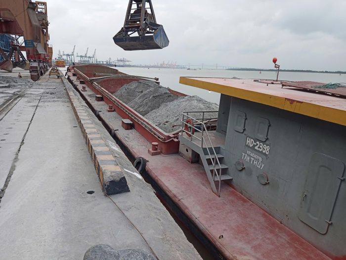 DAP – Vinachem đặt mục tiêu tiếp tục nâng công suất các dây chuyền chế biến, đồng thời mở rộng hợp tác với các doanh nghiệp xi măng, bê tông và xây dựng hạ tầng nhằm gia tăng quy mô tiêu thụ, góp phần thúc đẩy phát triển kinh tế tuần hoàn trong ngành công nghiệp hóa chất. 