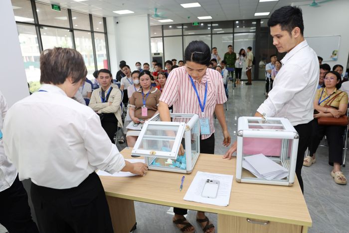 Công khai, minh bạch đối tượng phù hợp được mua, thuê mua NƠXH là yêu cầu quan trọng trong thực hiện chính sách an cư cho người dân. Ảnh: Hoàng Phúc