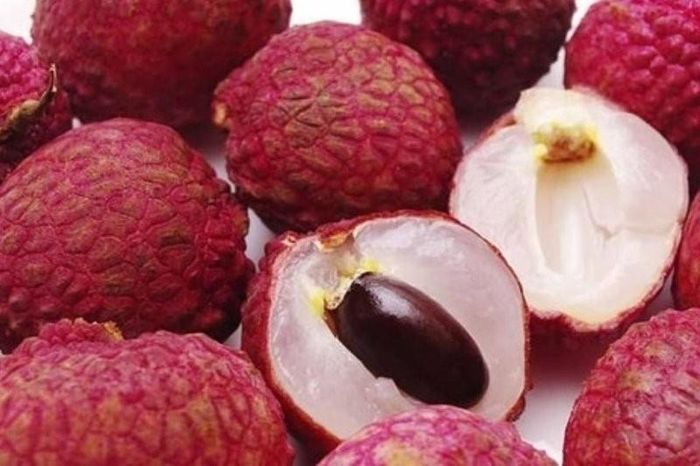Vải là loại trái cây đặc trưng của mùa hè, được nhiều người yêu thích nhờ vị ngọt thanh, mọng nước và hương thơm hấp dẫn. Ảnh minh họa.