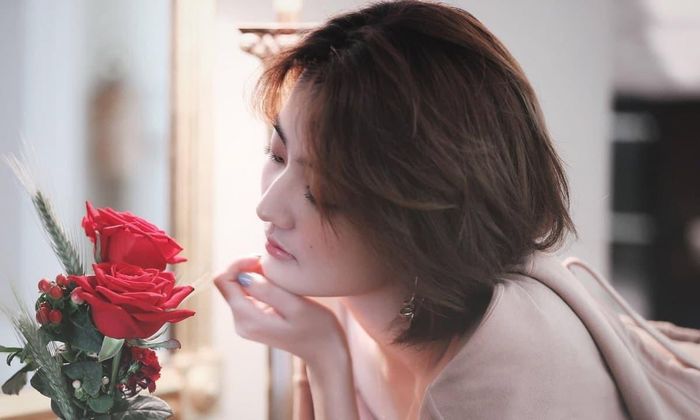 Lúc tuổi còn trẻ, đàn ông có xu hướng bị hấp dẫn bởi vẻ ngoài và sự mới mẻ. Ảnh minh họa.