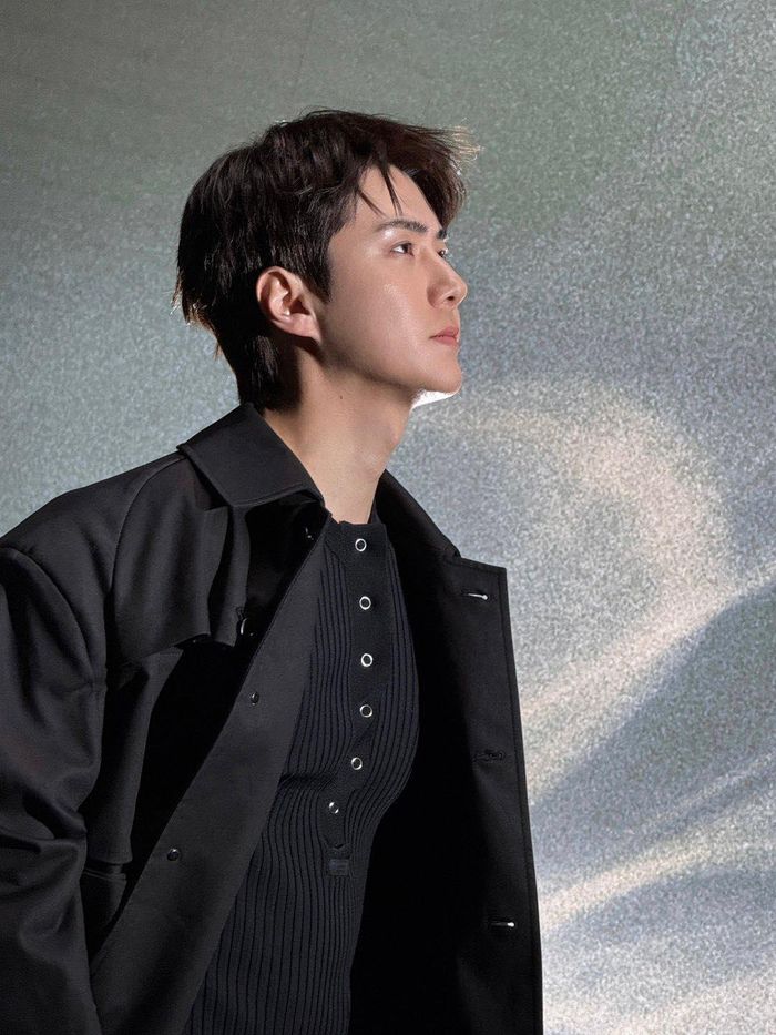 Ảnh cận visual hoặc ảnh đời thường “boyfriend material” của Sehun.