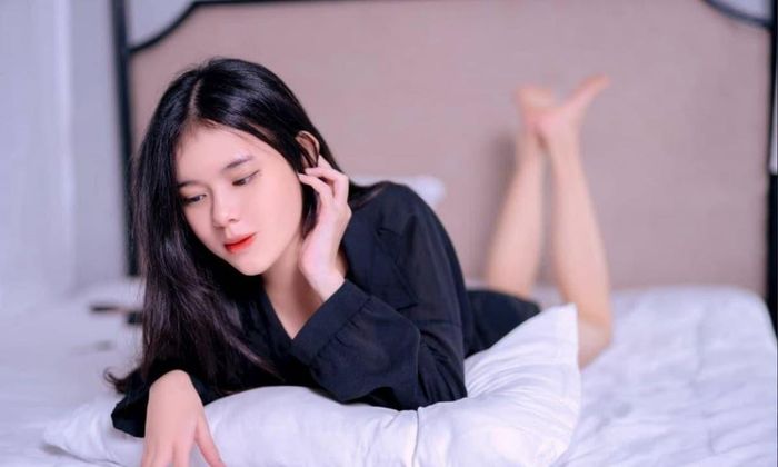 Họ chỉ cần một người đàn ông đủ tinh tế để nhận ra sự mệt mỏi ấy, đủ kiên nhẫn để lắng nghe, và đủ ấm áp để nói một câu rất đơn giản: “Có anh đây rồi”. Ảnh minh họa.
