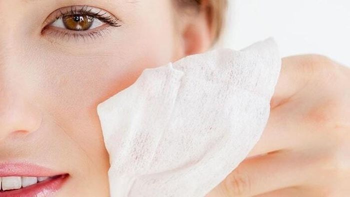 Một số loại khăn giấy giá rẻ được tẩy trắng bằng hóa chất công nghiệp hoặc thêm hương liệu tổng hợp để tạo mùi thơm. Ảnh minh họa. 