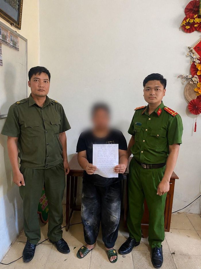 Gia đình nạn nhân gửi thư cảm ơn cơ quan chức năng. Ảnh: CA TP Hà Nội.