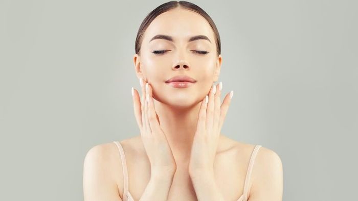 Sử dụng kem dưỡng ẩm trước bước chống nắng để giúp bảo vệ làn da toàn diện hơn. Ảnh minh họa
