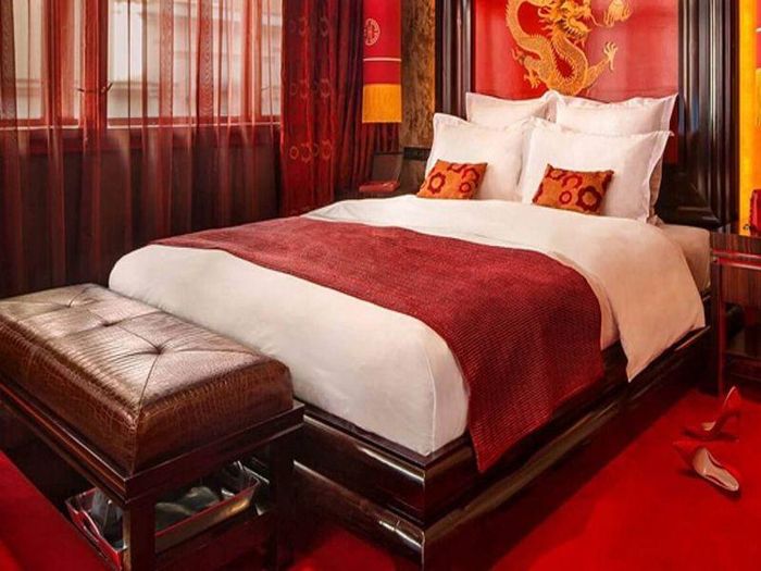 Một công dụng khá tế nhị nhưng thực tế là tấm vải này còn hỗ trợ cho những cặp đôi khi lưu trú tại khách sạn. Ảnh minh họa