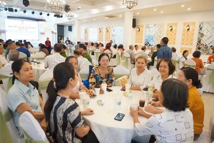 Lãnh đạo phường cùng người dân gặp gỡ thân tình trong buổi "cà phê sáng"