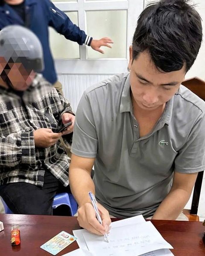 Phùng Văn Điệp tại cơ quan Công an và khai nhận hành vi lấy trộm tài sản
