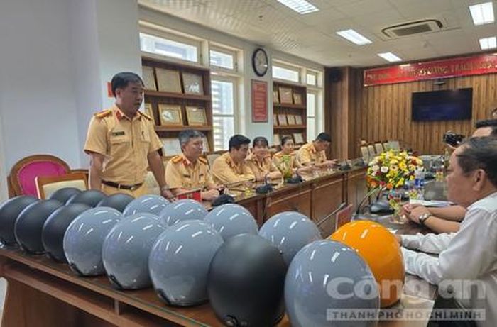 Thượng tá Phạm Hồng Hải - Phó Trưởng Phòng CSGT Công an TP Đà Nẵng hoan nghênh tinh thần trách nhiệm cộng đồng của doanh nghiệp