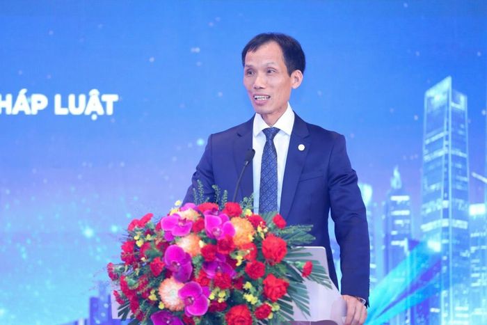Tiến sĩ, Luật sư Đoàn Văn Bình, Phó Chủ tịch Hiệp hội Bất động sản Việt Nam, Nhà sáng lập, Chủ tịch Tập đoàn CEO chia sẻ tại diễn đàn.