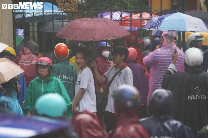 Theo Sở Giáo dục và Đào tạo TP.HCM, năm học 2026-2027 có 11.110 thí sinh đăng ký dự thi vào 4 trường THPT chuyên trực thuộc Sở và 1.794 thí sinh đăng ký dự tuyển vào các lớp tích hợp tại 10 trường THPT.