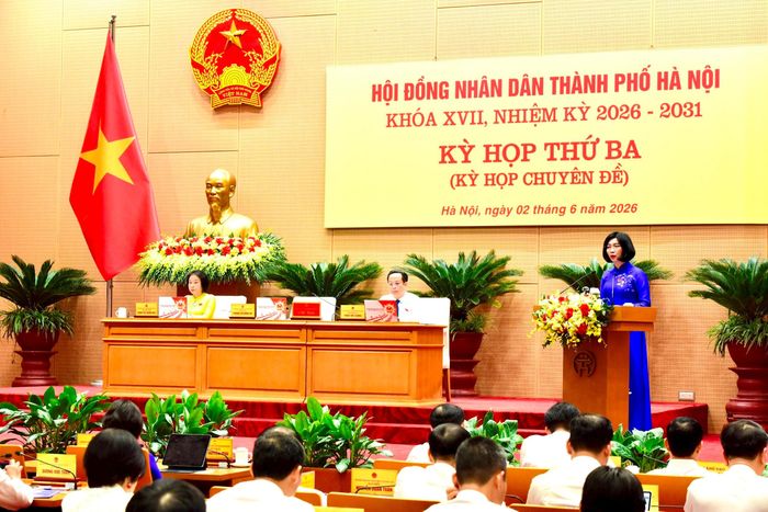 Phó Bí thư Thành ủy, Chủ tịch HĐND thành phố Phùng Thị Hồng Hà phát biểu khai mạc kỳ họp. Ảnh: Thành Thái