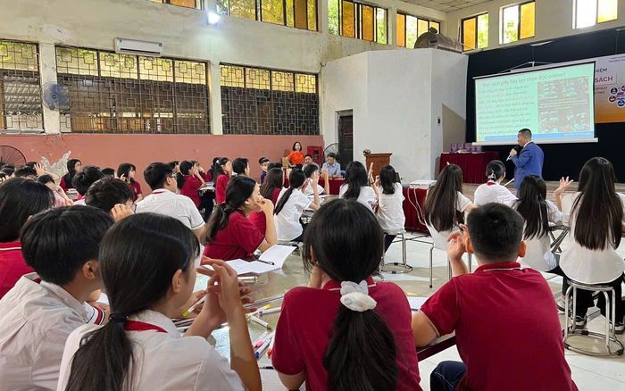 Trước kỳ nghỉ hè, trường THCS Phú Diễn (phường Phú Diễn, TP Hà Nội ) tổ chức chương trình giúp học sinh có kỹ năng đọc sách hiệu quả, hiểu sâu