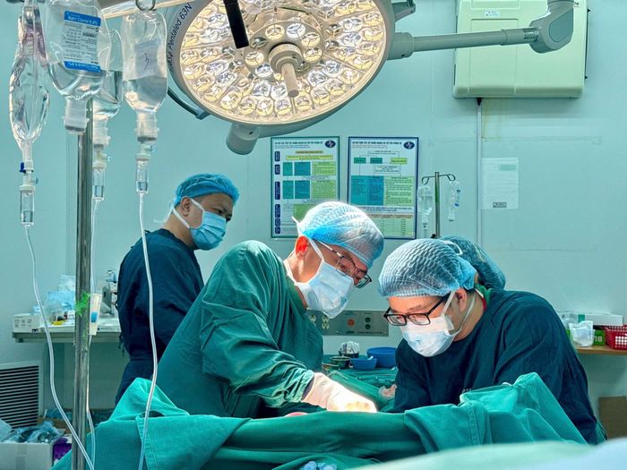 Phẫu thuật thành công cắt bỏ khối u gan kích thước rất lớn cho bệnh nhân. Ảnh: BVCC