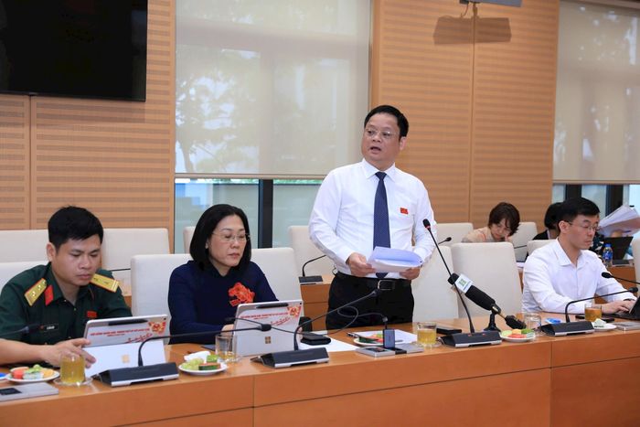 Đại biểu Vũ Minh Tuấn phát biểu thảo luận tại tổ. Ảnh: Thành Thái
