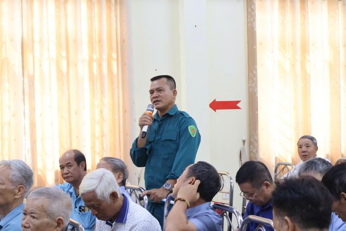 Cử tri phát biểu ý kiến, kiến nghị tại hội nghị. Ảnh: PV