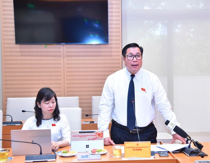 Các đại biểu HĐND thành phố Hà Nội thảo luận tại các tổ. Ảnh: Thành Thái