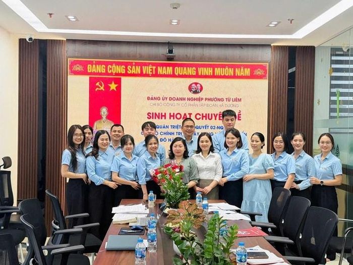 Các đảng viên tại buổi tham gia sinh hoạt chuyên đề tháng 5-2026. Ảnh: PV
