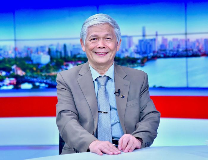 GS.TS Trần Đức Hạ, nguyên Viện trưởng Viện Nghiên cứu cấp thoát nước và môi trường chia sẻ tại Chương trình. Ảnh: Viết Thành