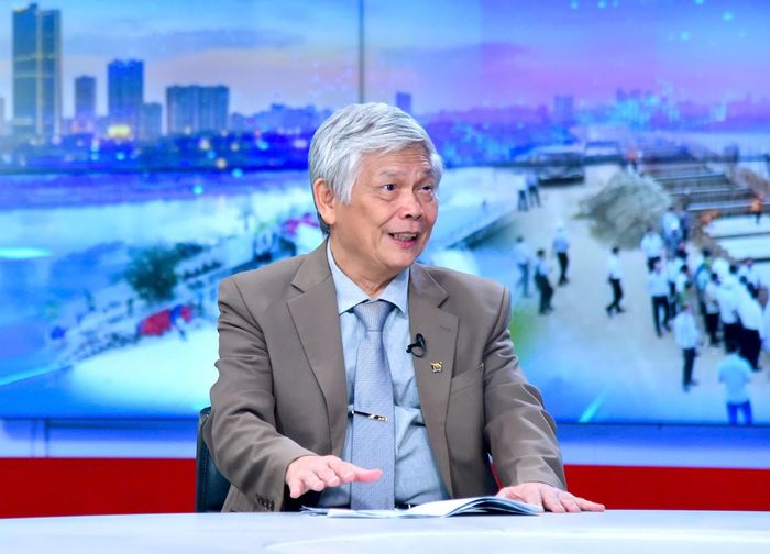 GS.TS Trần Đức Hạ, nguyên Viện trưởng Viện Nghiên cứu cấp thoát nước và môi trường chia sẻ tại Chương trình. Ảnh: Thành Nguyễn