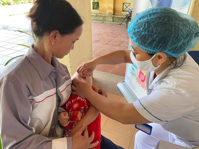 Hơn 4.800 trẻ em trên địa bàn xã Sóc Sơn được bổ sung vitamin A. Ảnh: CTV.