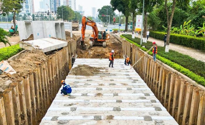 Hà Nội tăng tốc thi công các dự án chống ngập theo lệnh khẩn cấp. Ảnh: Đỗ Tâm