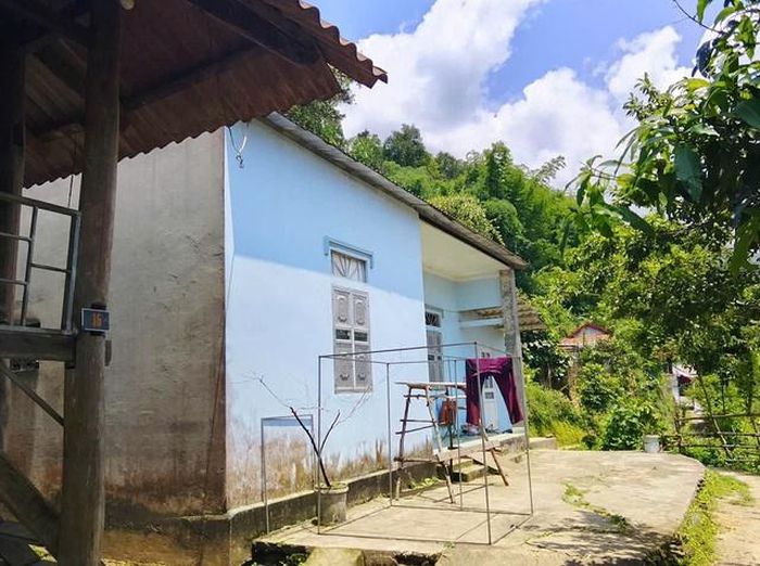 Căn nhà nhỏ này của mẹ con anh Hảo ở cũng được dựng lên từ sự giúp đỡ của Hội Chữ thập đỏ. Ảnh: GDCC