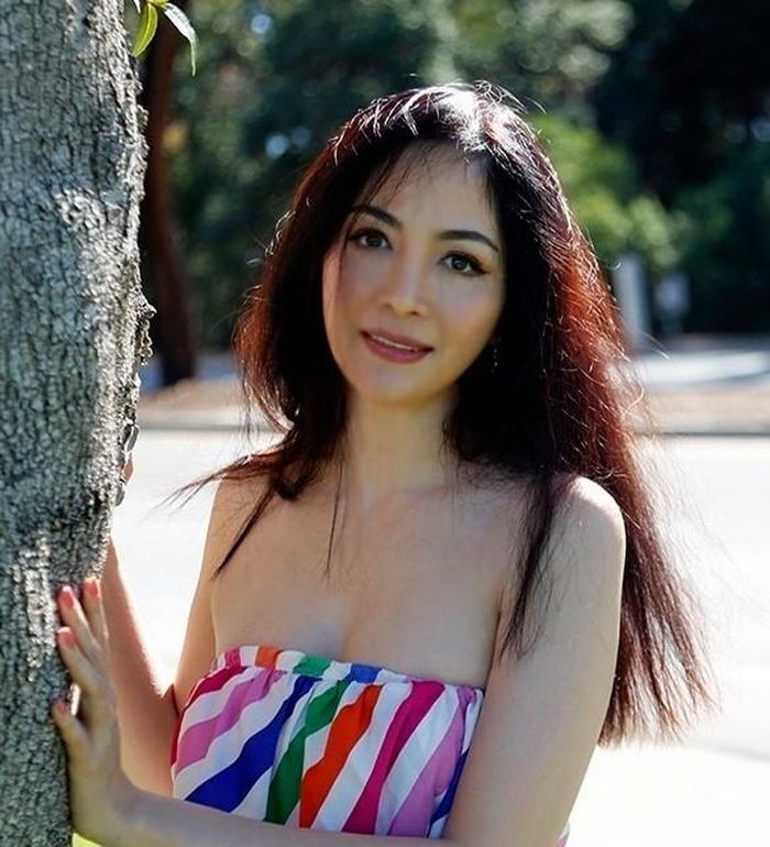 So với các hoa hậu đời đầu, người đẹp Nguyễn Thiên Nga sở hữu chiều cao vượt trội, đạt 1m70. Ngoài ra, chị cũng được đánh giá là một trong số Hoa hậu thông minh nhất, được thừa hưởng trí tuệ của bố là GS.TS Nguyễn Hữu Phương.