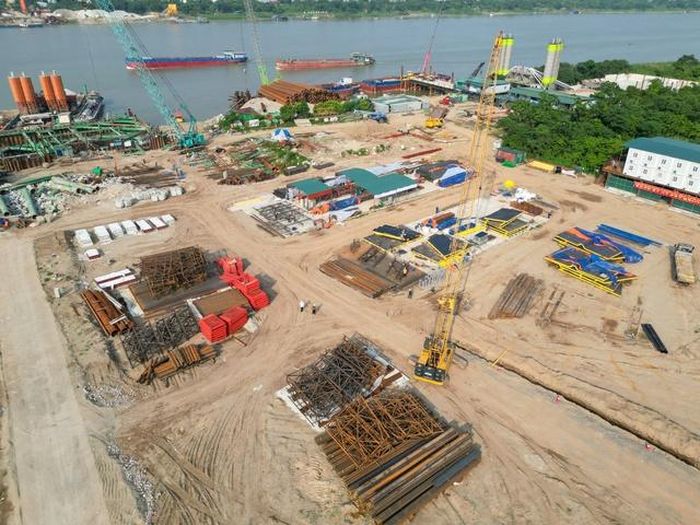 Đến nay, công tác thi công đang được các nhà thầu triển khai ở khu vực nút giao với đường Nghi Tàm và khu vực sông Hồng, sông Đuống và phía Đông Anh.