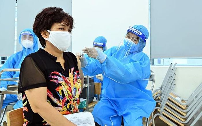 Từ 15/7, nhân viên y tế được hưởng nhiều khoản phụ cấp cao hơn.