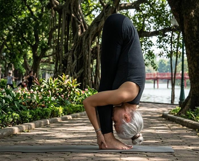 Tư thế Cúi người về phía trước.