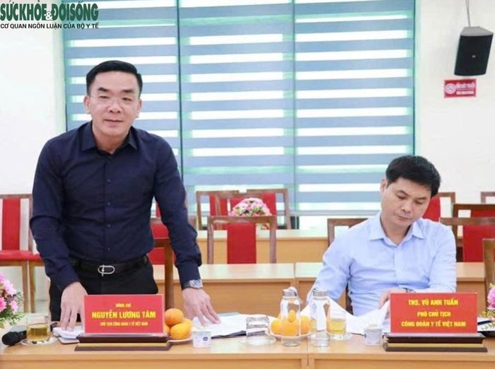 TS.BS Nguyễn Lương Tâm, Chủ tịch Công đoàn Y tế Việt Nam phát biểu tại cuộc họp.