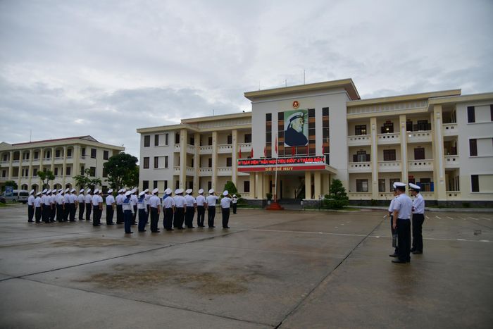 Kiểm tra chào cờ cơ quan Lữ đoàn 2.