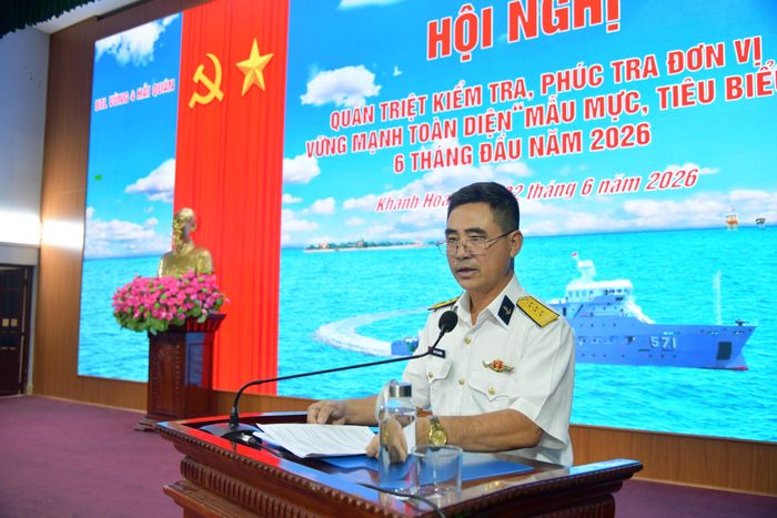 Chỉ huy Lữ đoàn báo cáo kết quả thực hiện nhiệm vụ xây dựng đơn vị vững mạnh toàn diện mẫu mực tiêu biểu 6 tháng đầu năm.