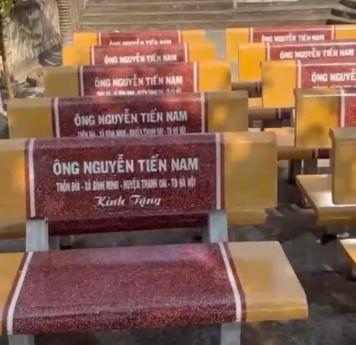 Hình ảnh ghế đá được ông Nguyễn Tiến Nam tặng cho địa phương. Ảnh: Ông Tô Đôn cung cấp.