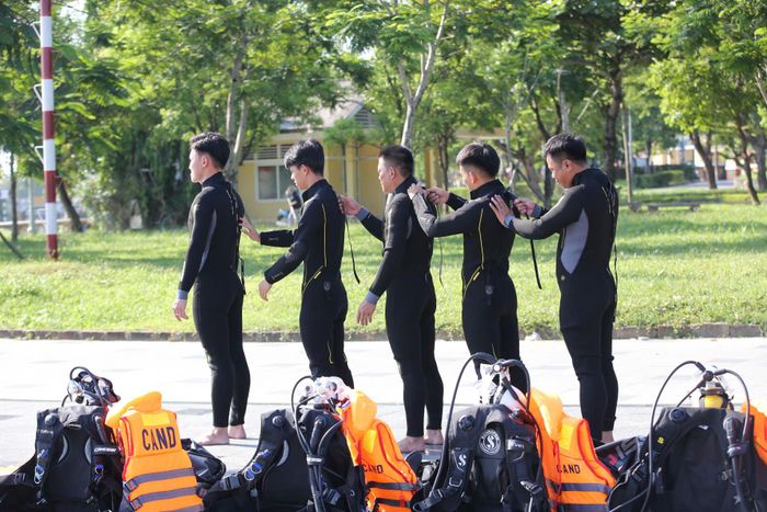 Việc huấn luyện nghiệp vụ nhằm chủ động ứng phó hiệu quả với các tình huống tai nạn, sự cố xảy ra trên sông, suối, ao, hồ và nâng cao khả năng làm chủ phương tiện, trang thiết bị chuyên dụng, sẵn sàng thực hiện nhiệm vụ trong mọi tình huống.