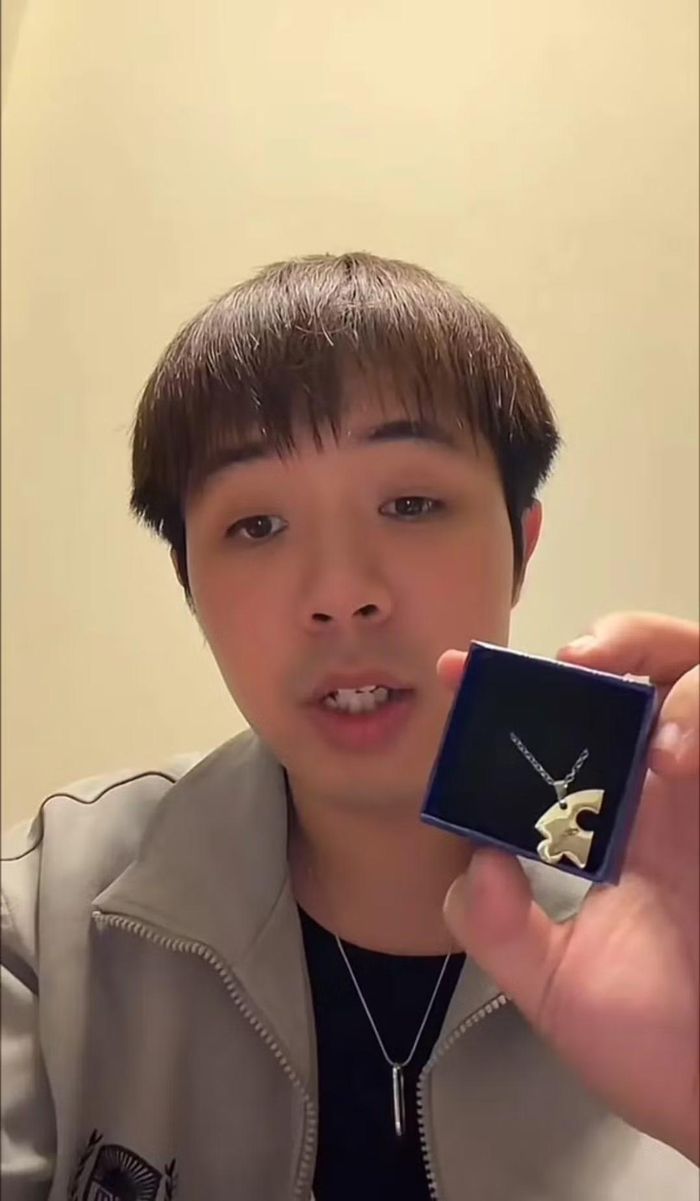 buitruonglinh và Mason Nguyễn có món quà tương tự CONGB, được người hâm mộ tặng để kỷ niệm team Hẻm.