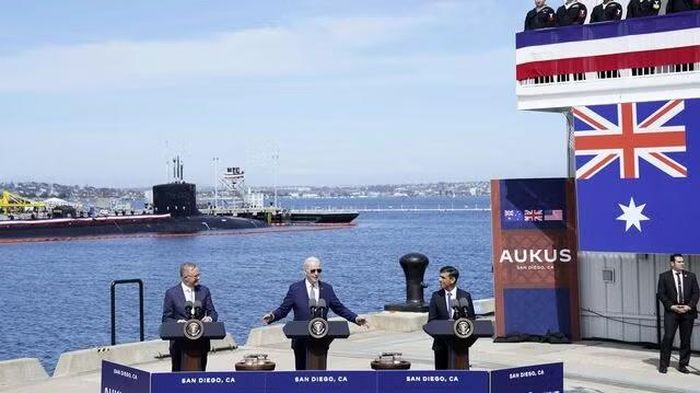 Hồi tháng 2/2025, Australia đã thực hiện khoản đầu tư đầu tiên trị giá 500 triệu đô la để mở rộng ngành công nghiệp đóng tàu và chuẩn bị cho việc triển khai chương trình chế tạo tàu ngầm hạt nhân.