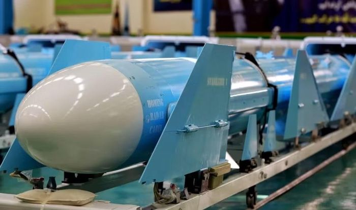 Đặc điểm bay bám sát mặt biển là yếu tố quan trọng giúp tên lửa hành trình chống hạm Noor giảm khả năng bị phát hiện bởi radar đối phương.