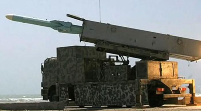 Về mặt chiến thuật, việc sử dụng tên lửa hành trình chống hạm Noor cho thấy Iran tiếp tục theo đuổi chiến lược chống tiếp cận dựa trên chi phí thấp và triển khai phân tán. 